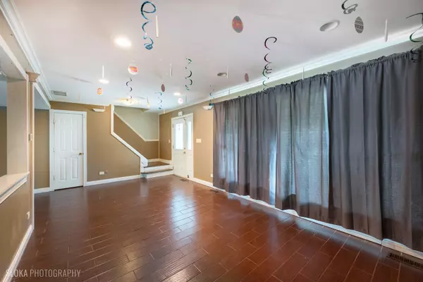 Streamwood, IL 60107,114 Jill Lane