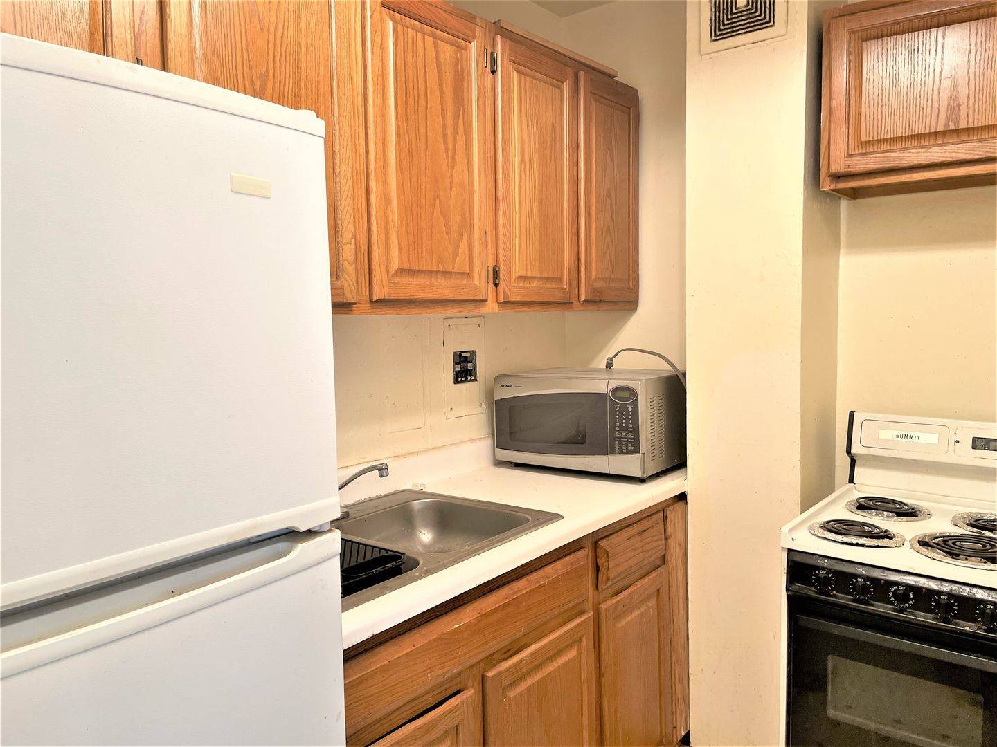 Chicago, IL 60613,4180 N Marine Drive #1002