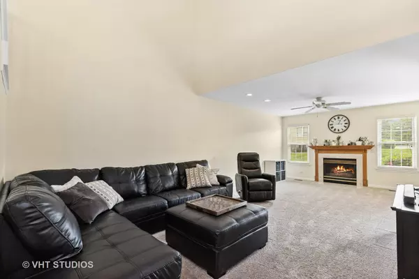 Lindenhurst, IL 60046,313 Poplar Court