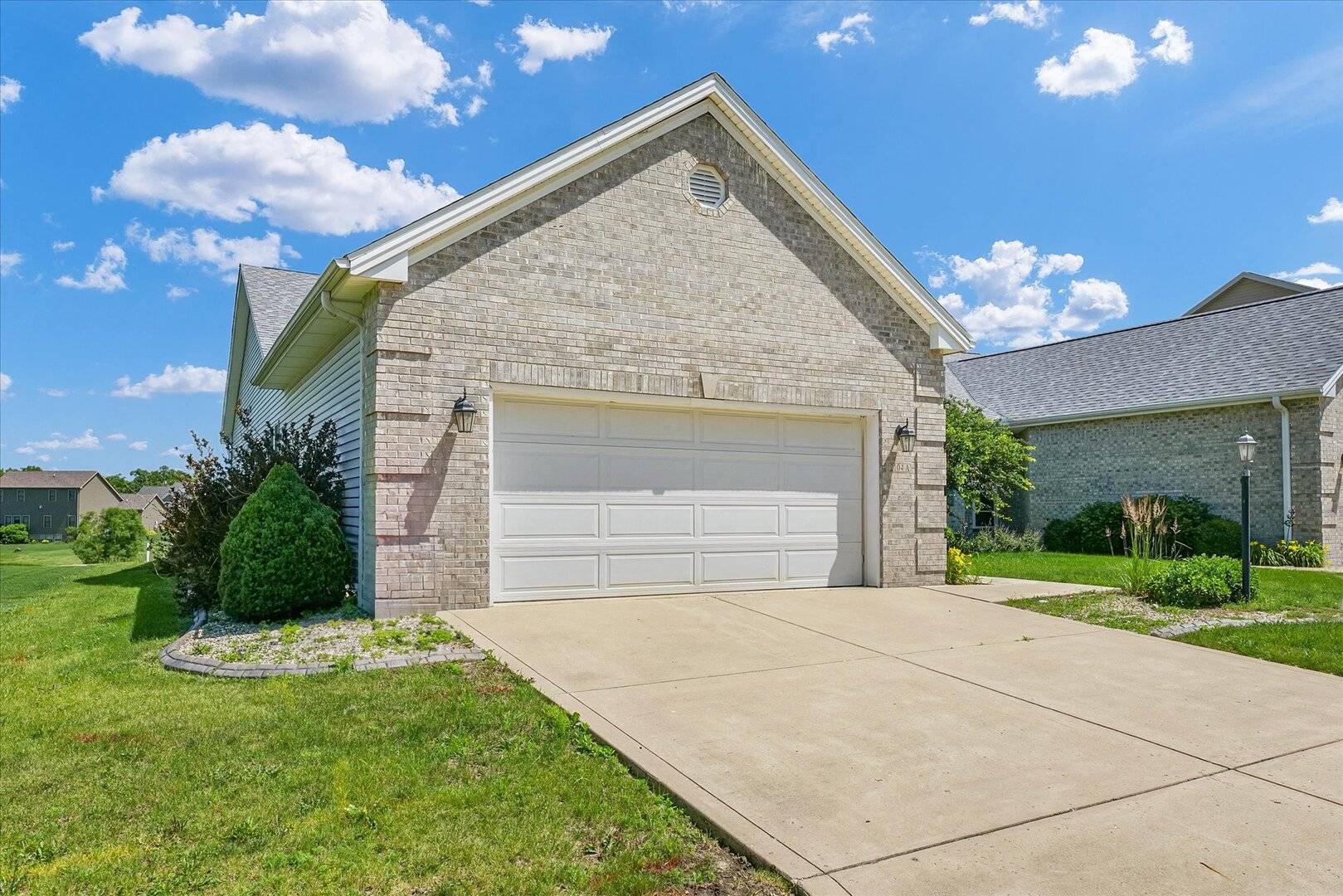 Mahomet, IL 61853,2104A Lucille Lane