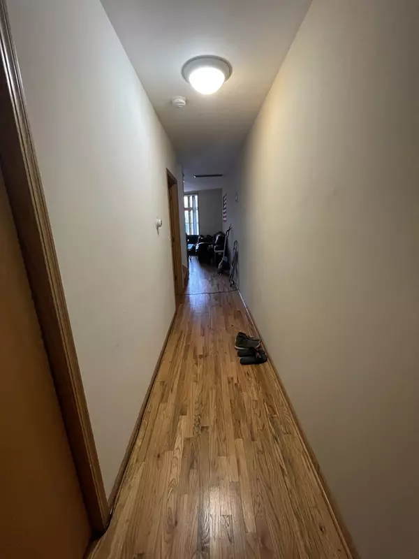 Chicago, IL 60657,865 W Buckingham Place #303