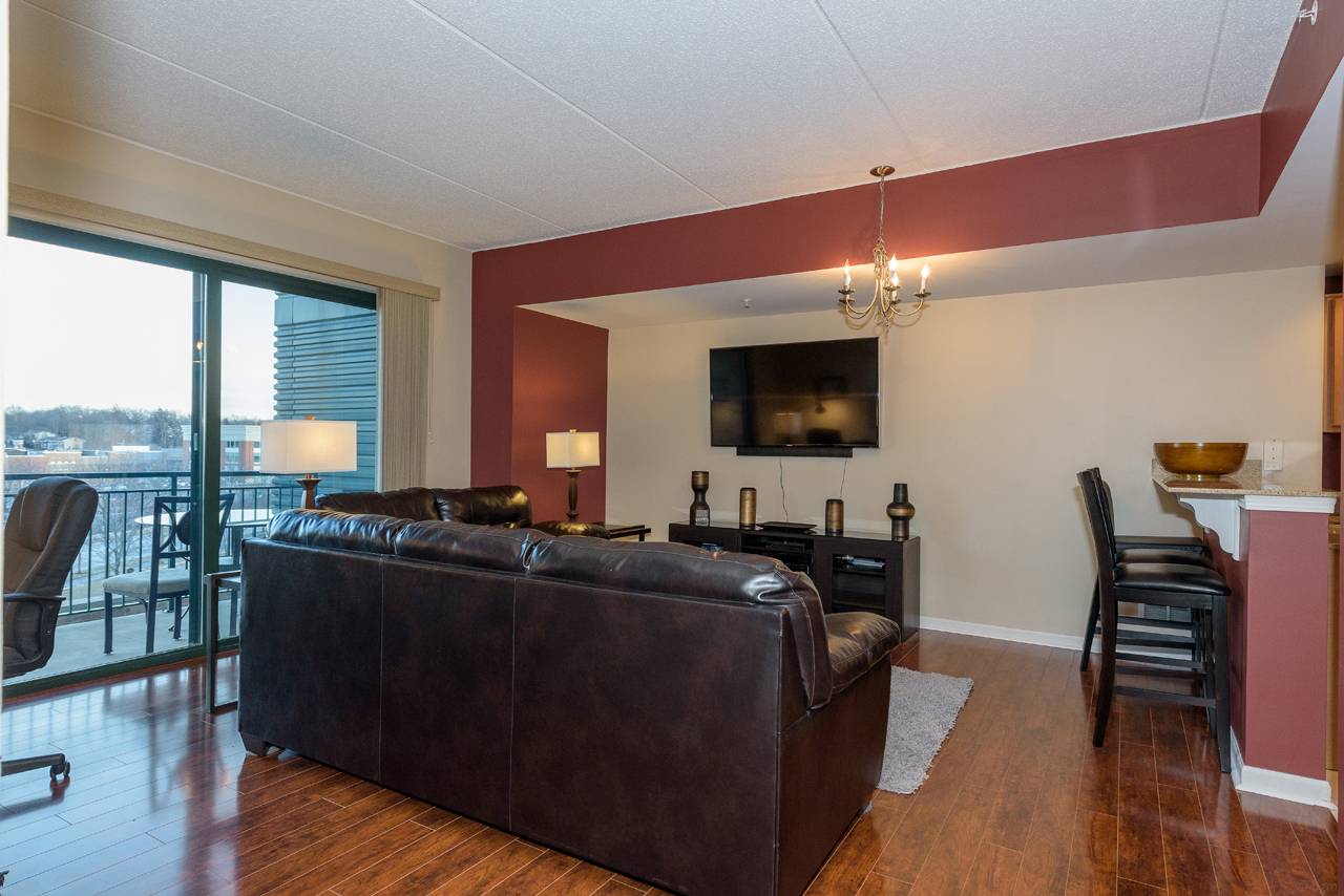 Woodridge, IL 60517,6420 Double Eagle Drive #402