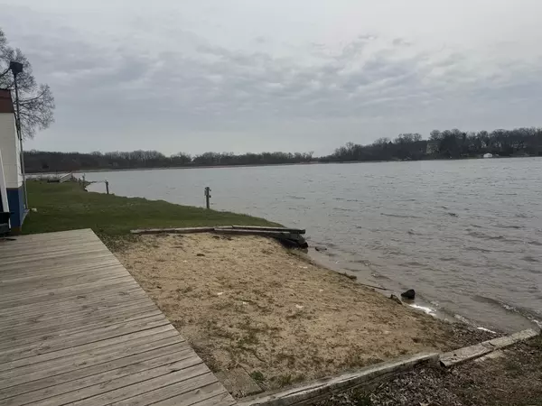 Lake Villa, IL 60046,21584 W Lake Avenue