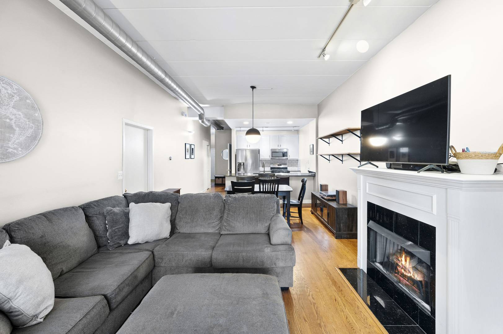 Chicago, IL 60607,847 W Monroe Street #2B