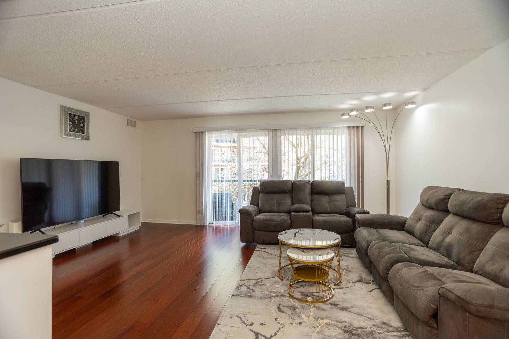 Norridge, IL 60706,8560 W Foster Avenue #209