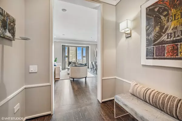 Chicago, IL 60611,77 E Walton Place #24E