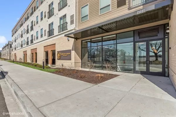 4800 157th Street #402, Oak Forest, IL 60452