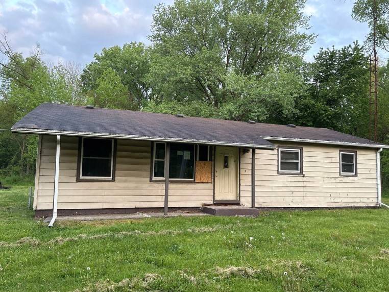 Beaverville, IL 60912,305 N STATELINE Road