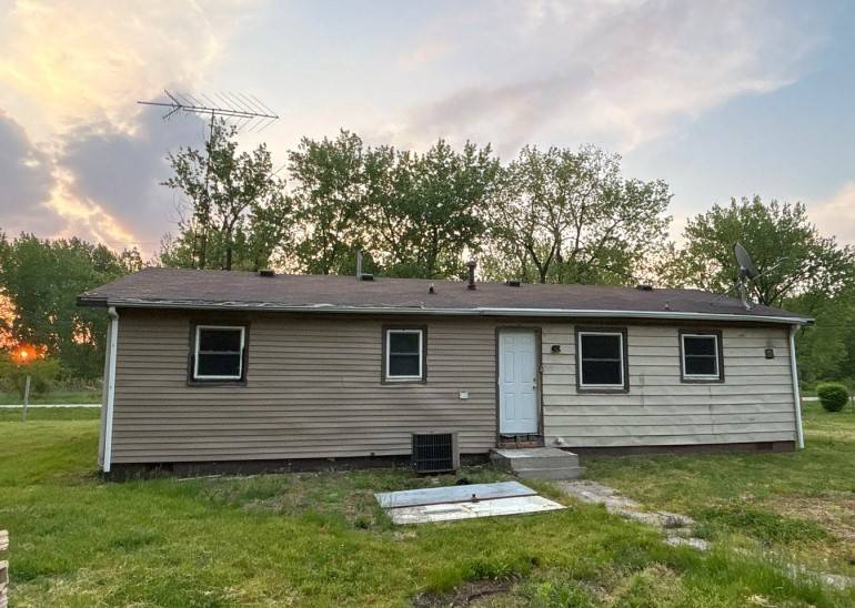 Beaverville, IL 60912,305 N STATELINE Road