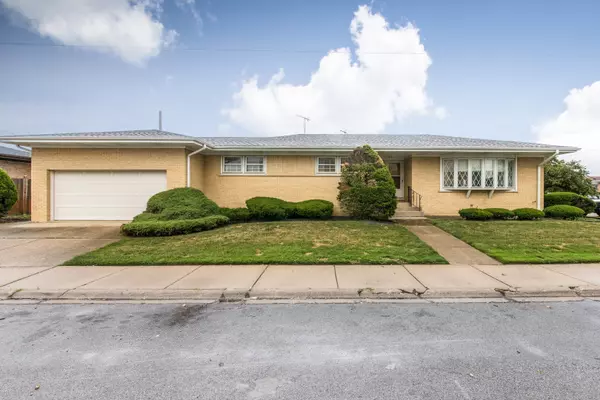 8560 W Winona Street, Chicago, IL 60656