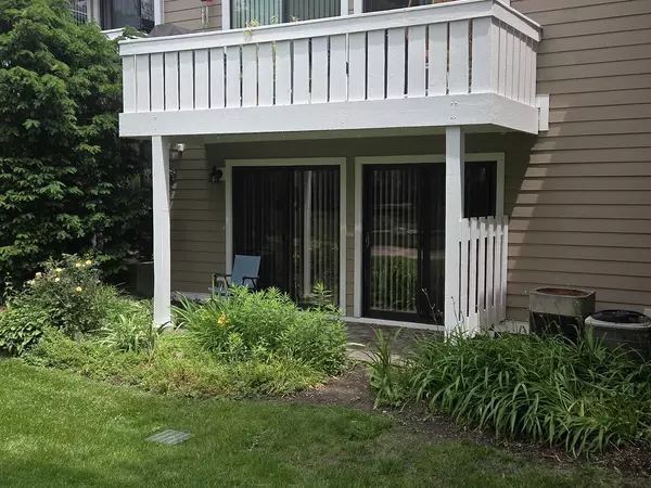Schaumburg, IL 60193,366 Pinetree Lane #B1