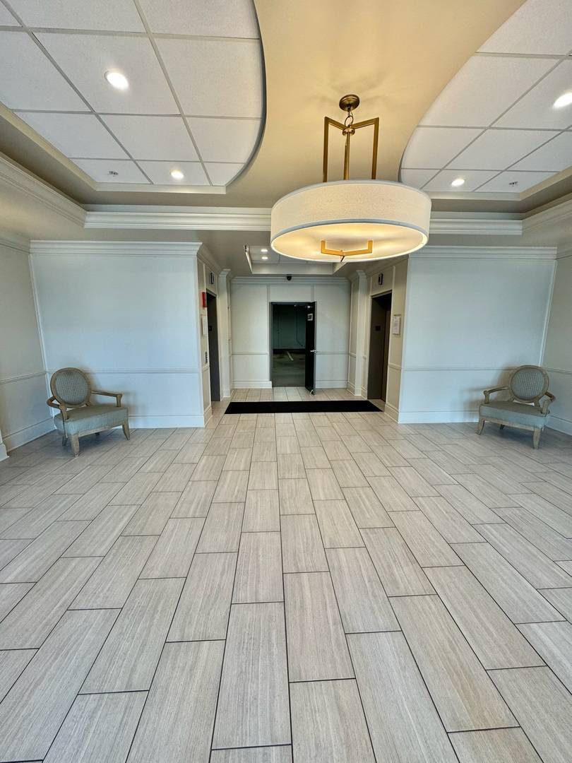 Chicago, IL 60656,5555 N Cumberland Avenue #407