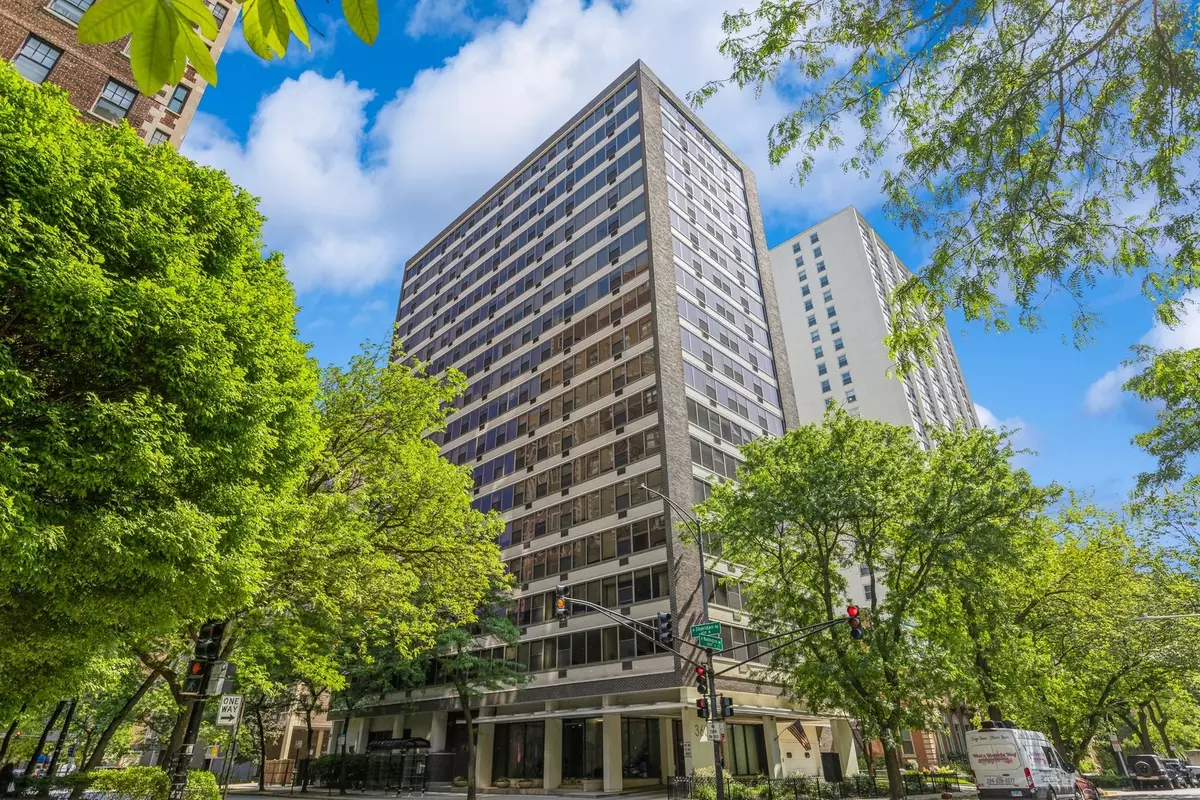 Chicago, IL 60657,360 W Wellington Avenue #2E