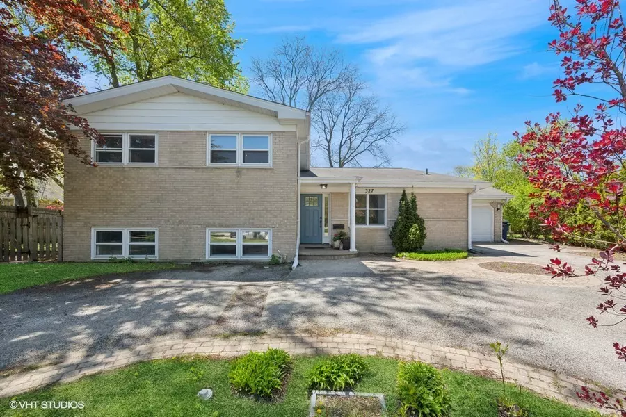 Wilmette, IL 60091,327 Wilshire E Drive