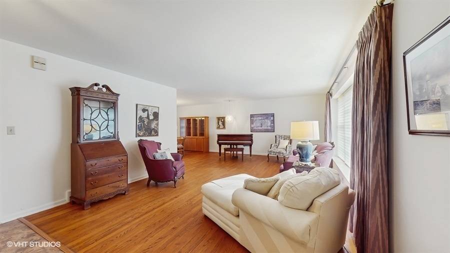 Palatine, IL 60067,416 S Royal Court