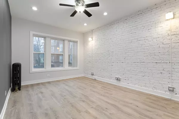 Chicago, IL 60626,6952 N Wolcott Avenue #1