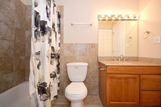 Bartlett, IL 60103,190 Elizabeth Court #D