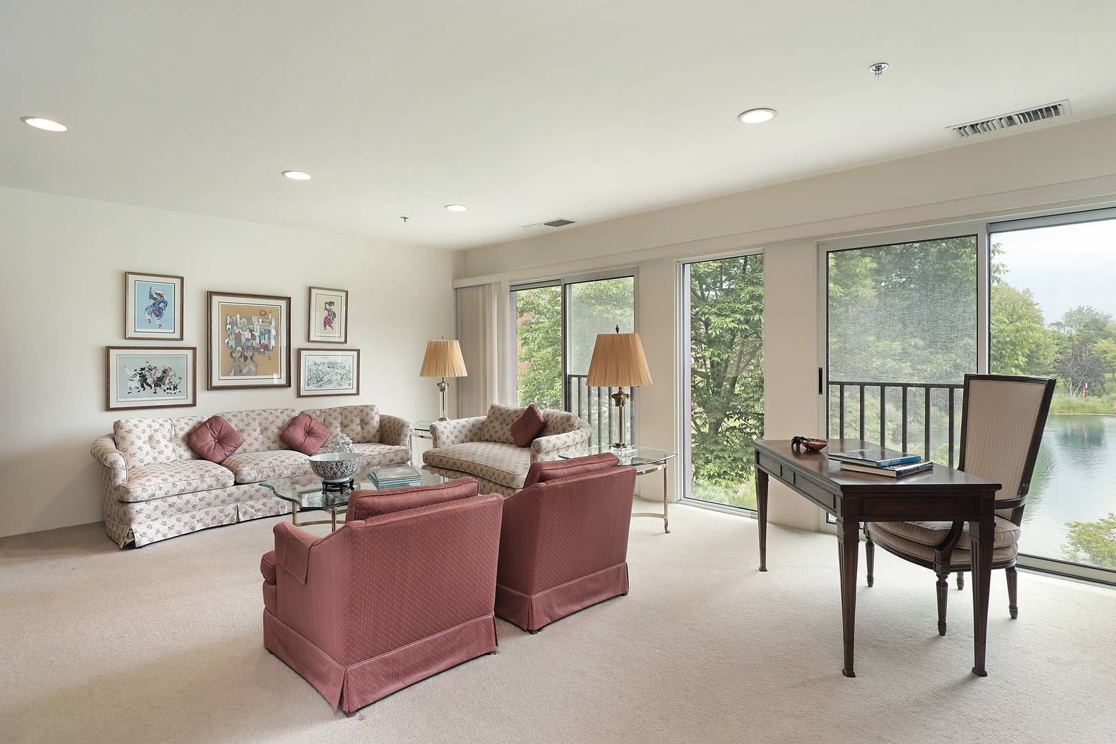 Deerfield, IL 60015,422 Kelburn Road #223
