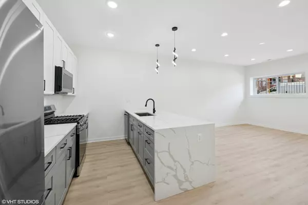 Chicago, IL 60651,1058 N Central Park Avenue #G