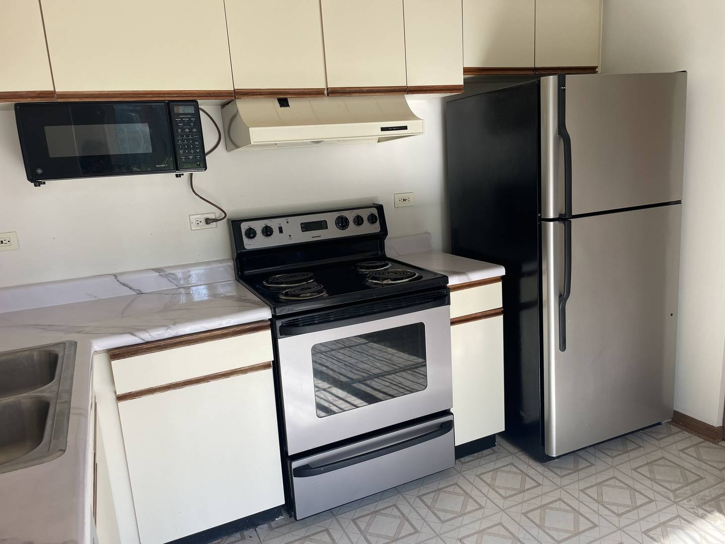 Schaumburg, IL 60195,1744 Eastwood Court #3
