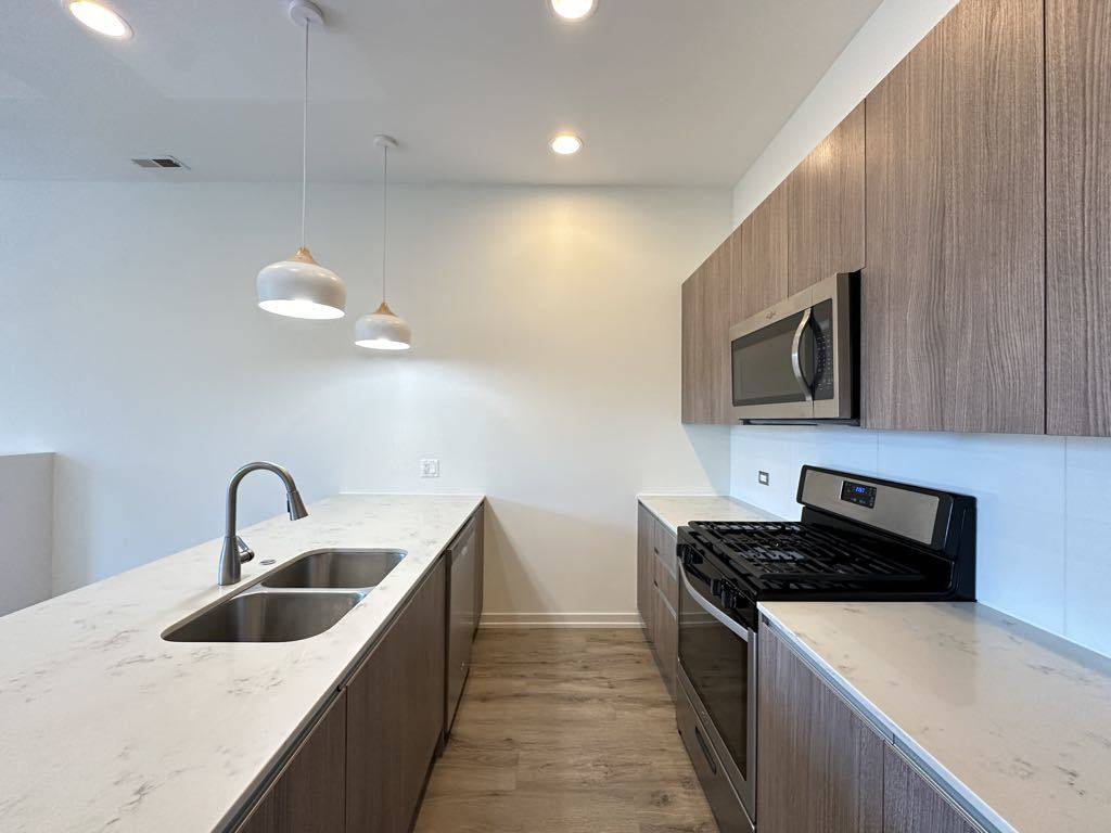 Chicago, IL 60634,4111 N NARRAGANSETT Avenue #202