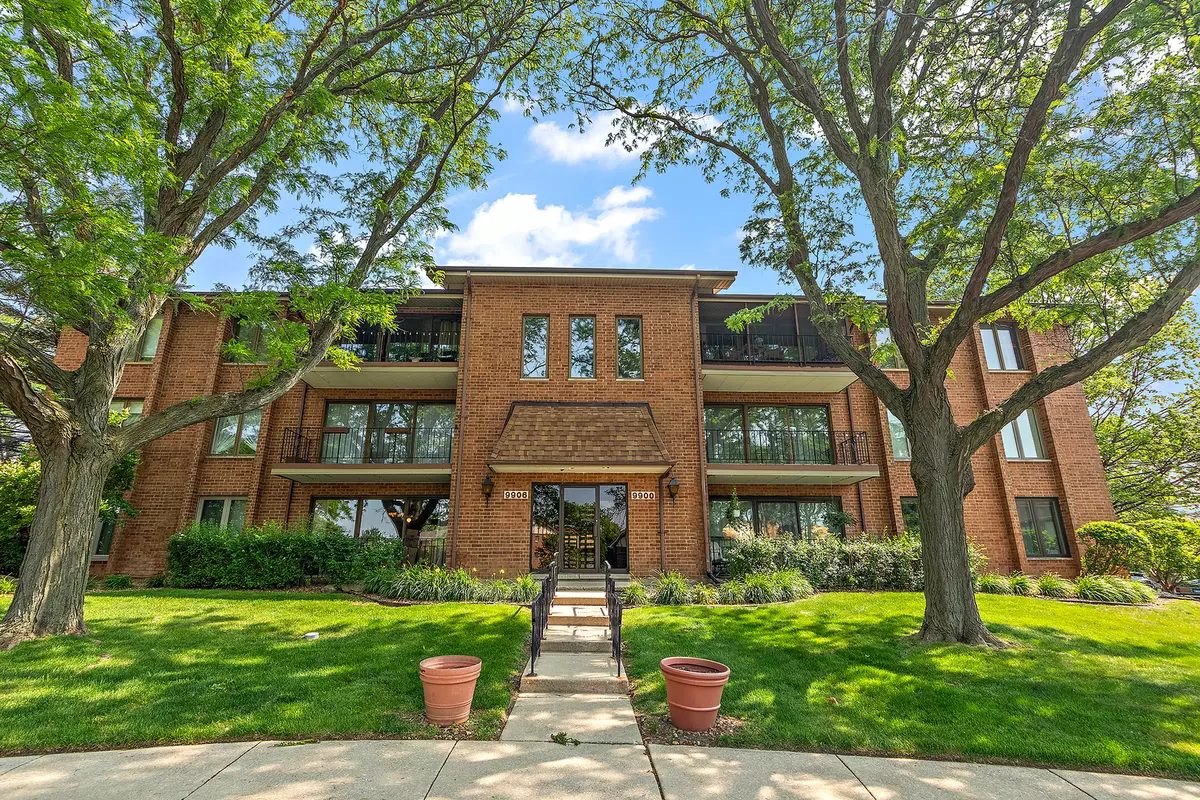 Orland Park, IL 60462,9900 Shady Lane #3NE