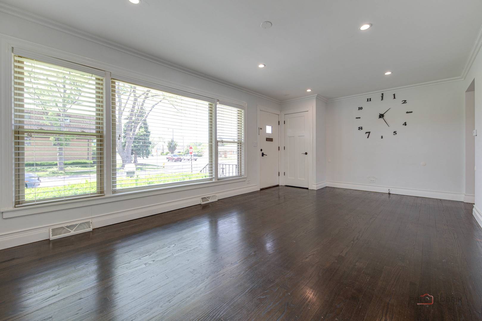 Niles, IL 60714,7555 N Nora Avenue