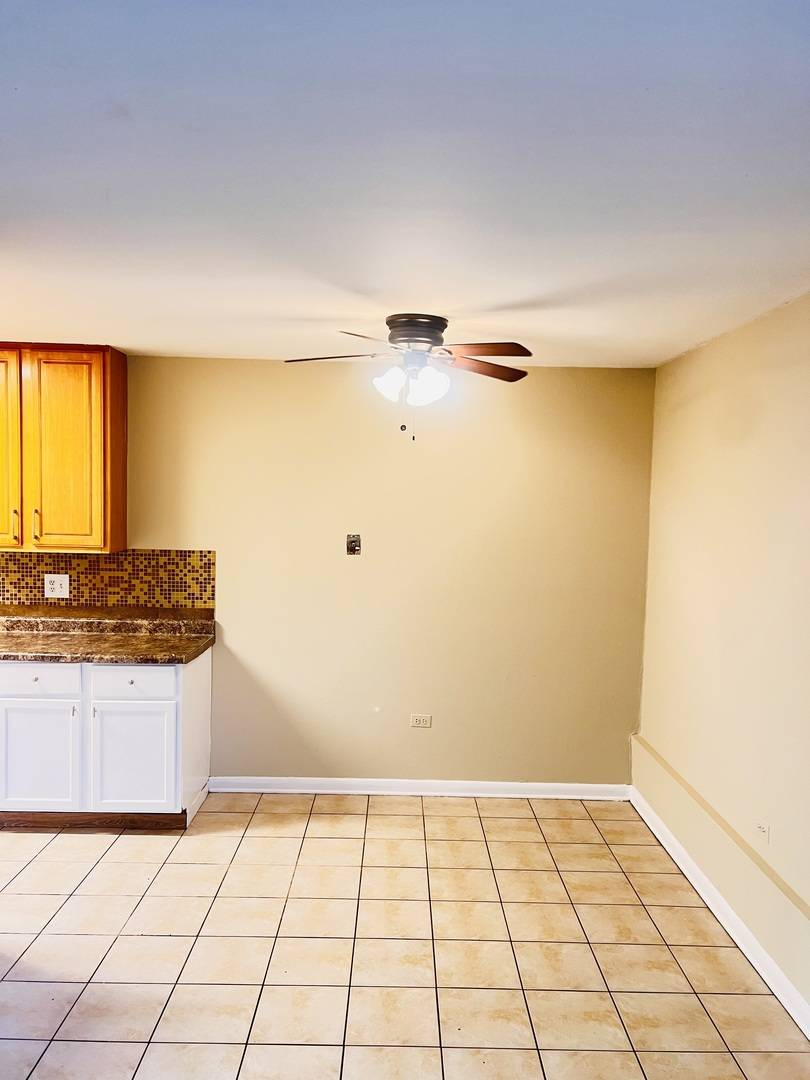 Mundelein, IL 60060,655 DEEPWOODS Drive #1I
