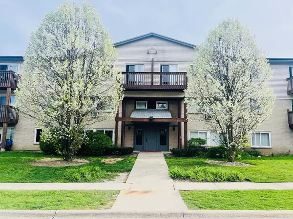 655 DEEPWOODS Drive #1I, Mundelein, IL 60060