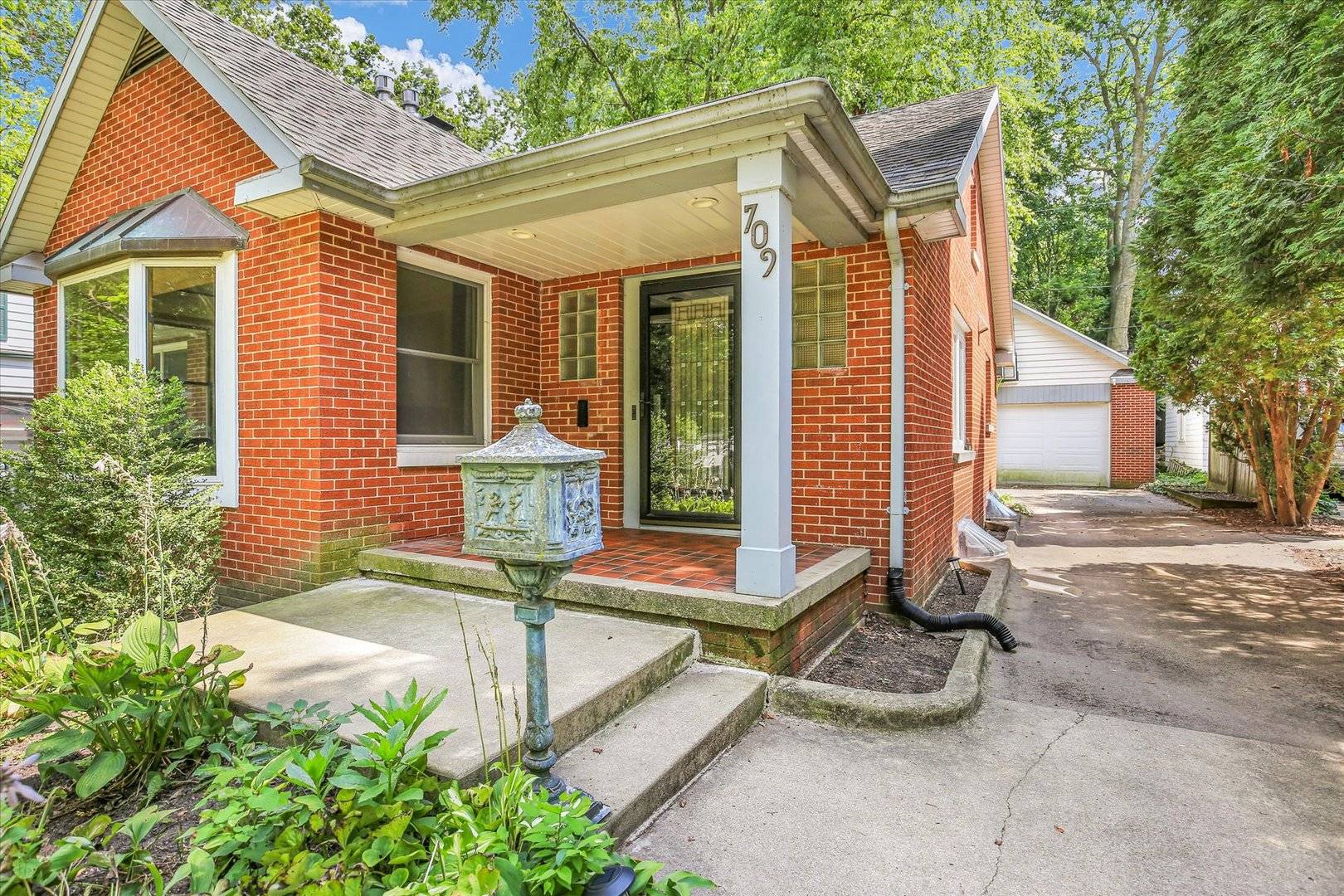 Urbana, IL 61801,709 W Vermont Avenue