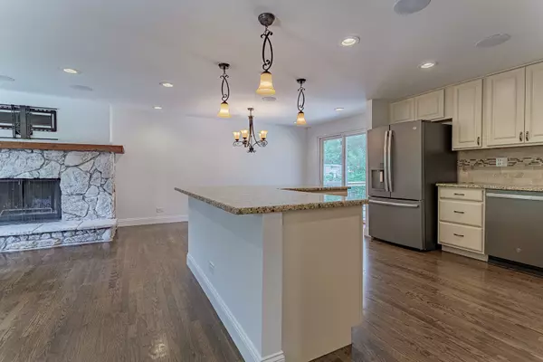 Schaumburg, IL 60193,1328 Concord Lane