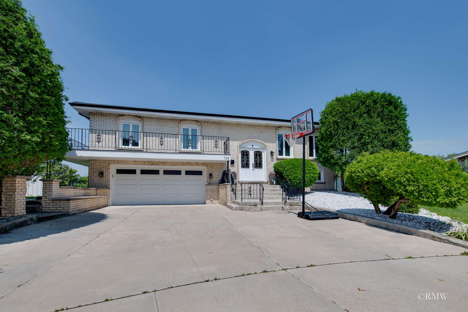 724 N PLAMONDON Drive, Addison, IL 60101