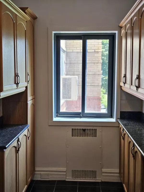 Chicago, IL 60640,5048 N MARINE Drive #3A