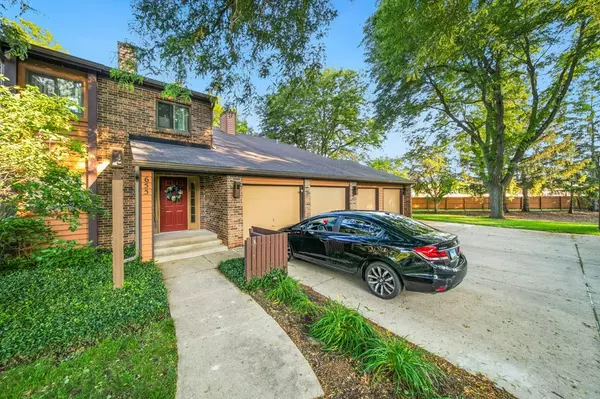 Elgin, IL 60120,655 Waverly Drive #B