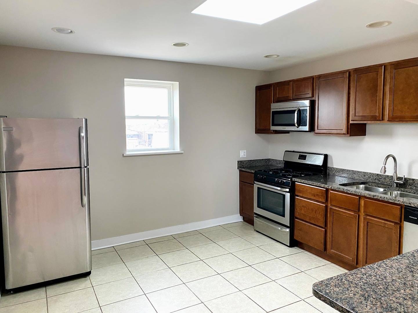 Chicago, IL 60608,2245 W 21st Street #4