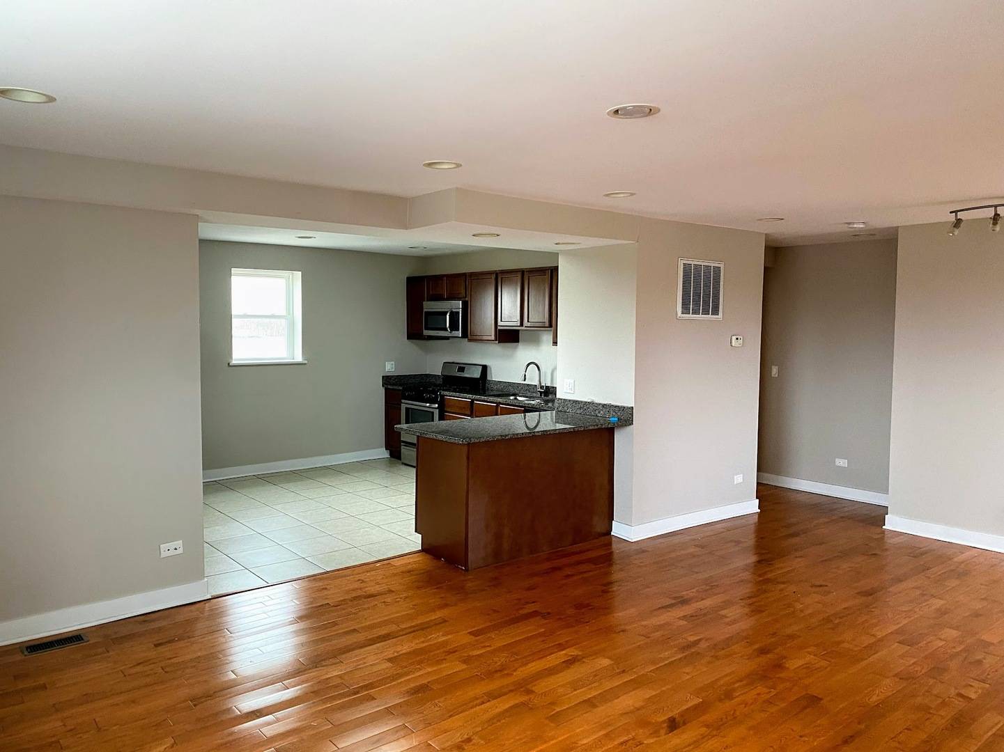 Chicago, IL 60608,2245 W 21st Street #4