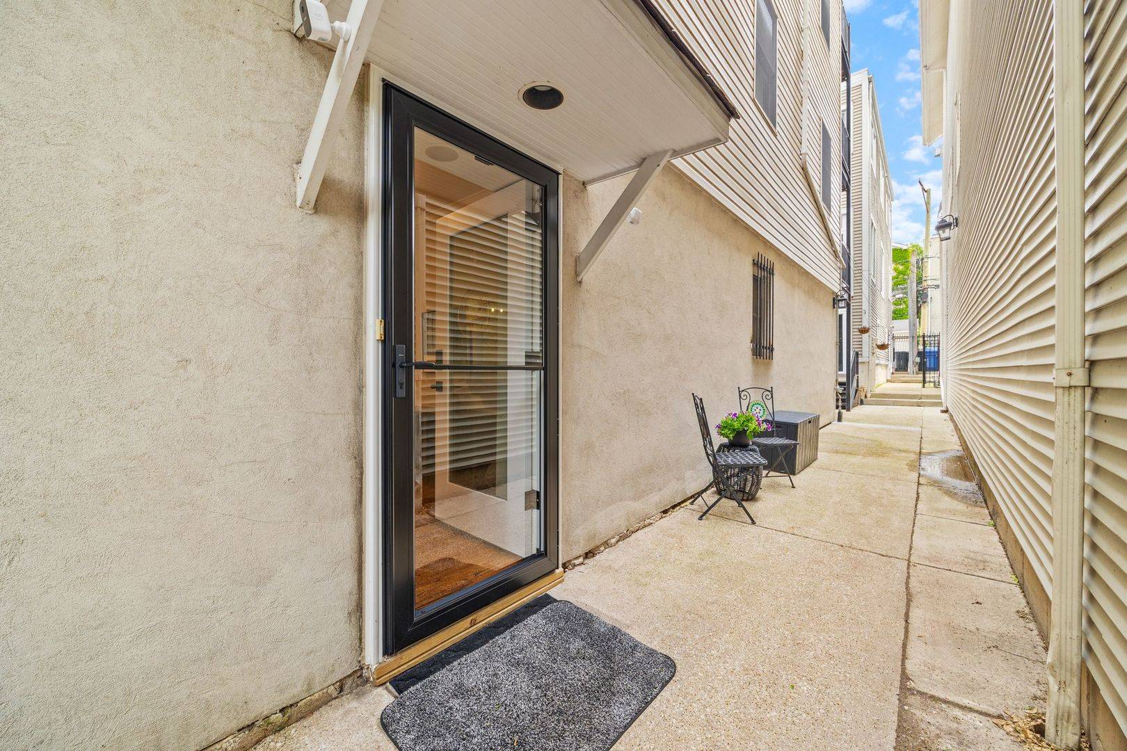 Chicago, IL 60610,1443 N Mohawk Street #1