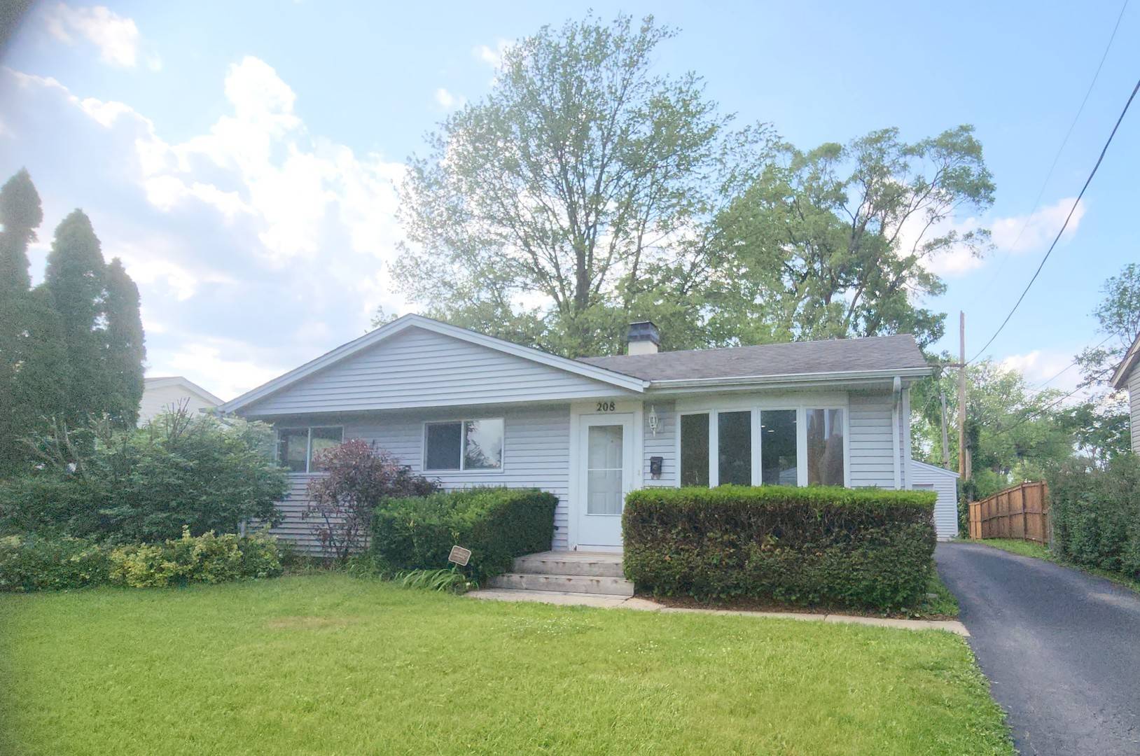 208 ALBERT Terrace, Wheeling, IL 60090
