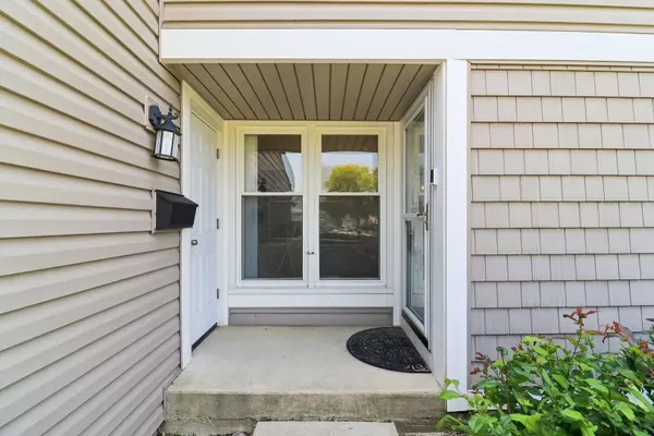 Wheeling, IL 60090,727 Lakeside Circle Drive