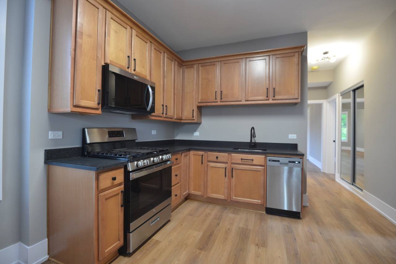 Chicago, IL 60618,4113 N Damen Avenue #3F