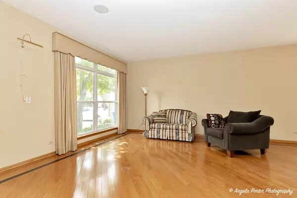 Gurnee, IL 60031,528 Cliffwood Lane