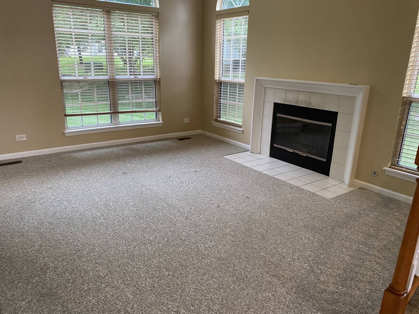 Mundelein, IL 60060,1611 Woodcrest Circle