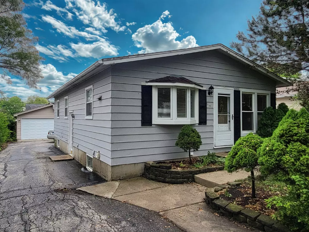 Round Lake, IL 60073,319 Hillandale Street