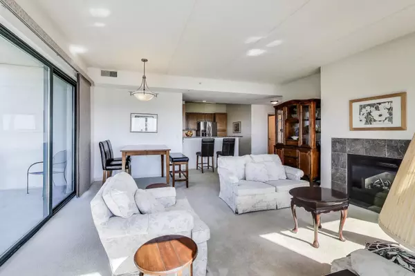 Woodridge, IL 60517,6420 Double Eagle Drive #1014