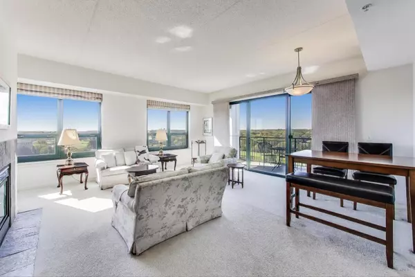 Woodridge, IL 60517,6420 Double Eagle Drive #1014