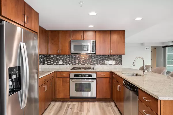 Skokie, IL 60077,9715 Woods Drive #700