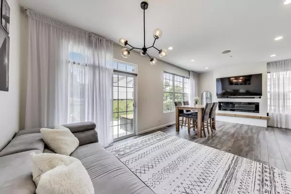 Romeoville, IL 60446,216 S Oak Creek Lane