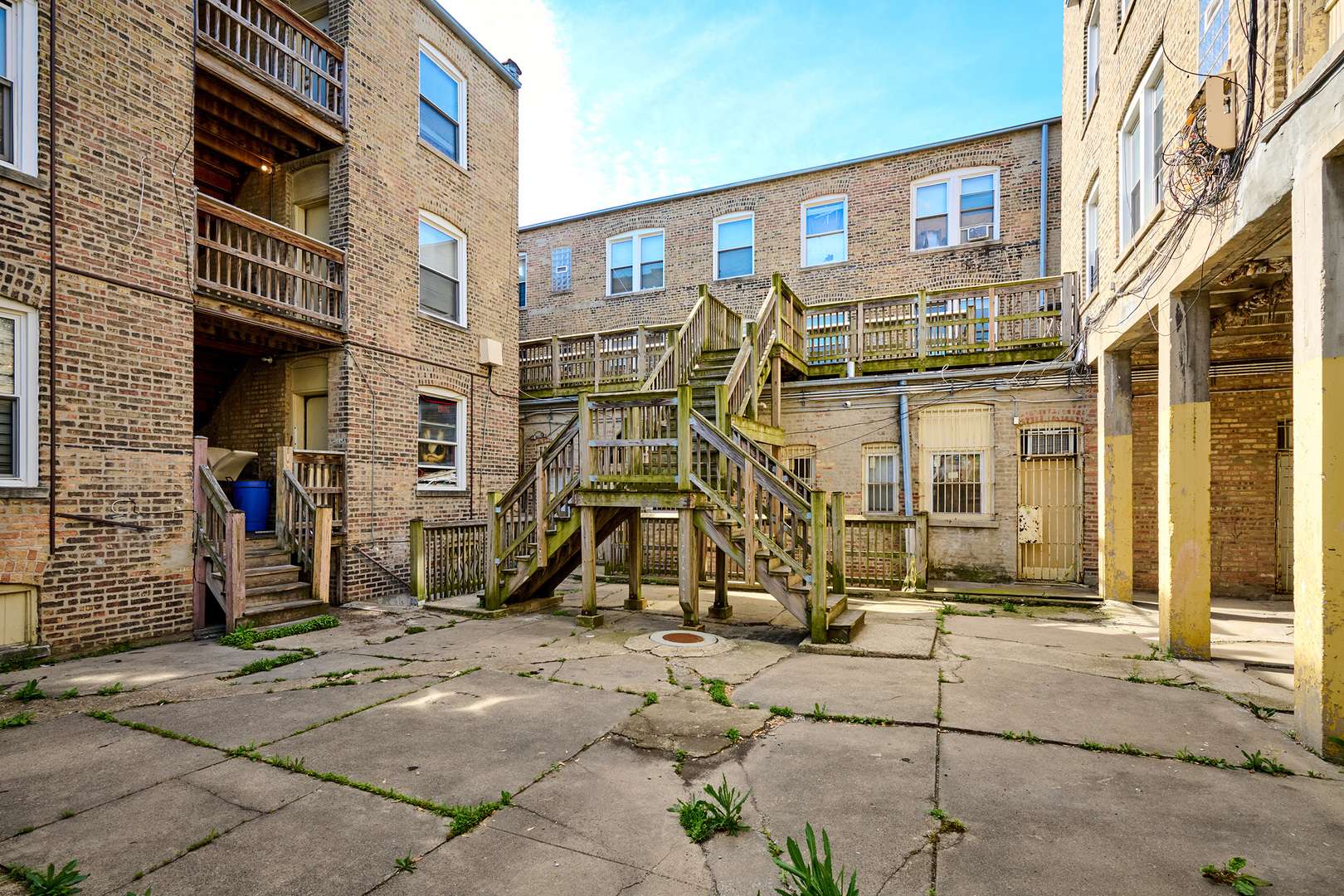 Chicago, IL 60651,5636-48 W Division Street