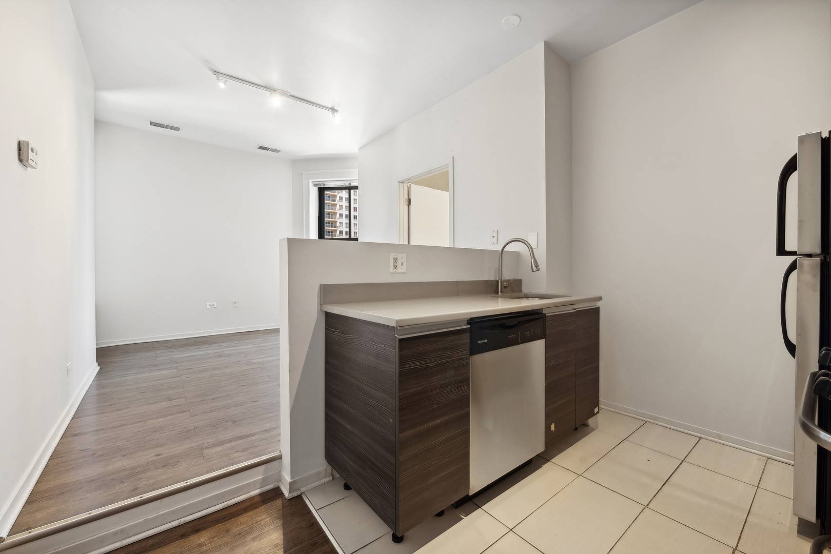 Chicago, IL 60605,30 E Roosevelt Road #705