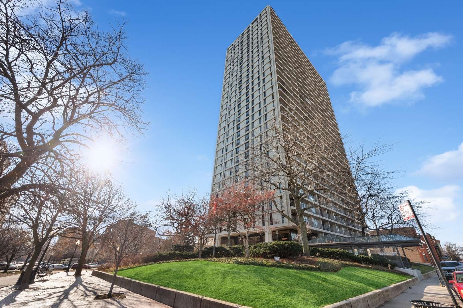 Chicago, IL 60614,1960 N LINCOLN PARK WEST #2402